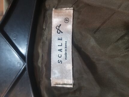 بارانی سبز جلو دکمه جیر