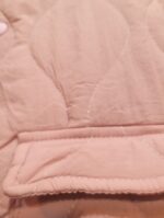 کاپشن بچه گانه جلو دکمه صورتی - تصویر 2