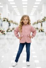 کاپشن بچه گانه جلو دکمه صورتی